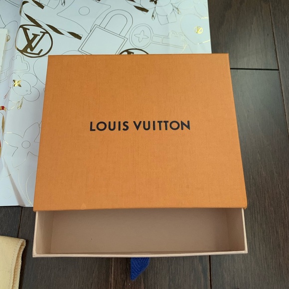 Louis Vuitton Boxes And Miscellaneous - Picture 2 of 13